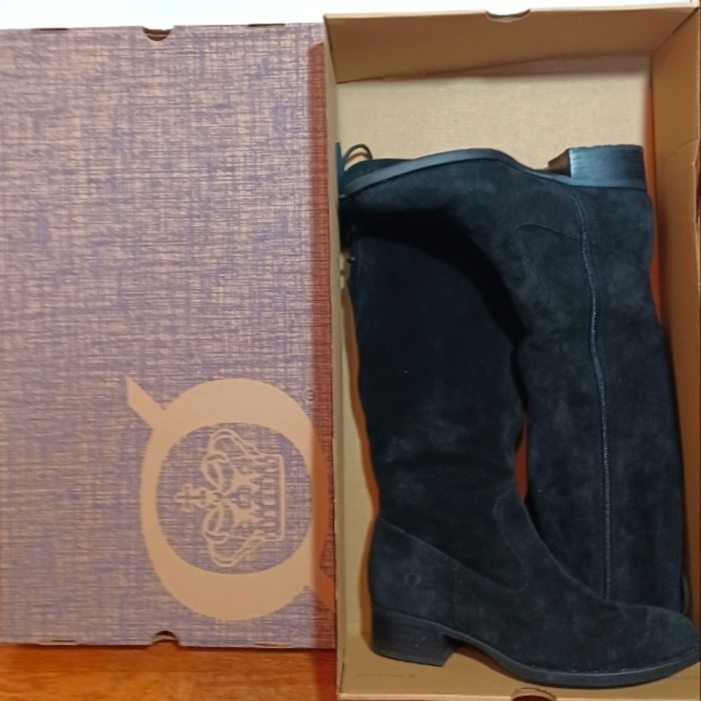 Women's US size 9 black boots by born